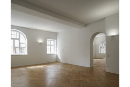 Großraumbüro unmöbliert in denkmalgeschütztem Gebäude, ehemaliger Gasthof