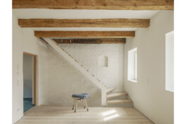 Blick auf Treppe Stahl-, Holzkonstruktion neu in historischem Stadthaus